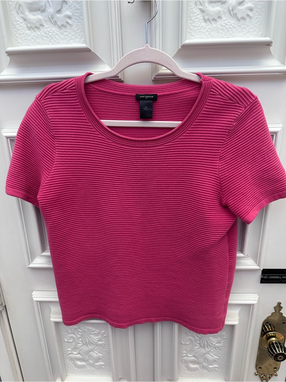 Ann Taylor - Hot Pink Ribbed Short Sleeve Knit Top - Size MEDIUM